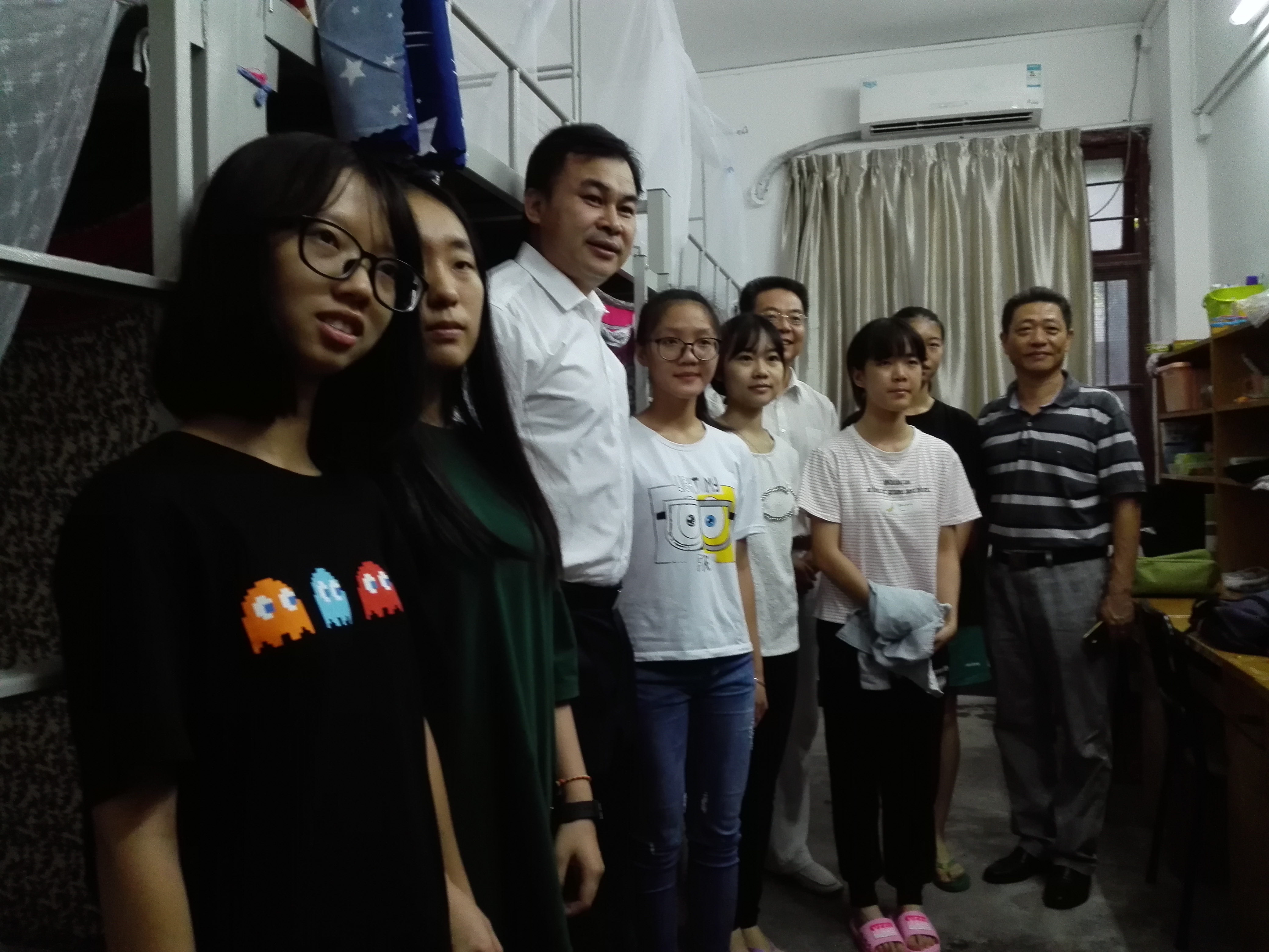 刁振强书记看望17级新生.jpg